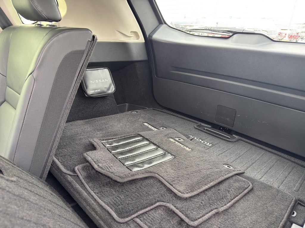 Certified 2025 Nissan Rogue SL image 34