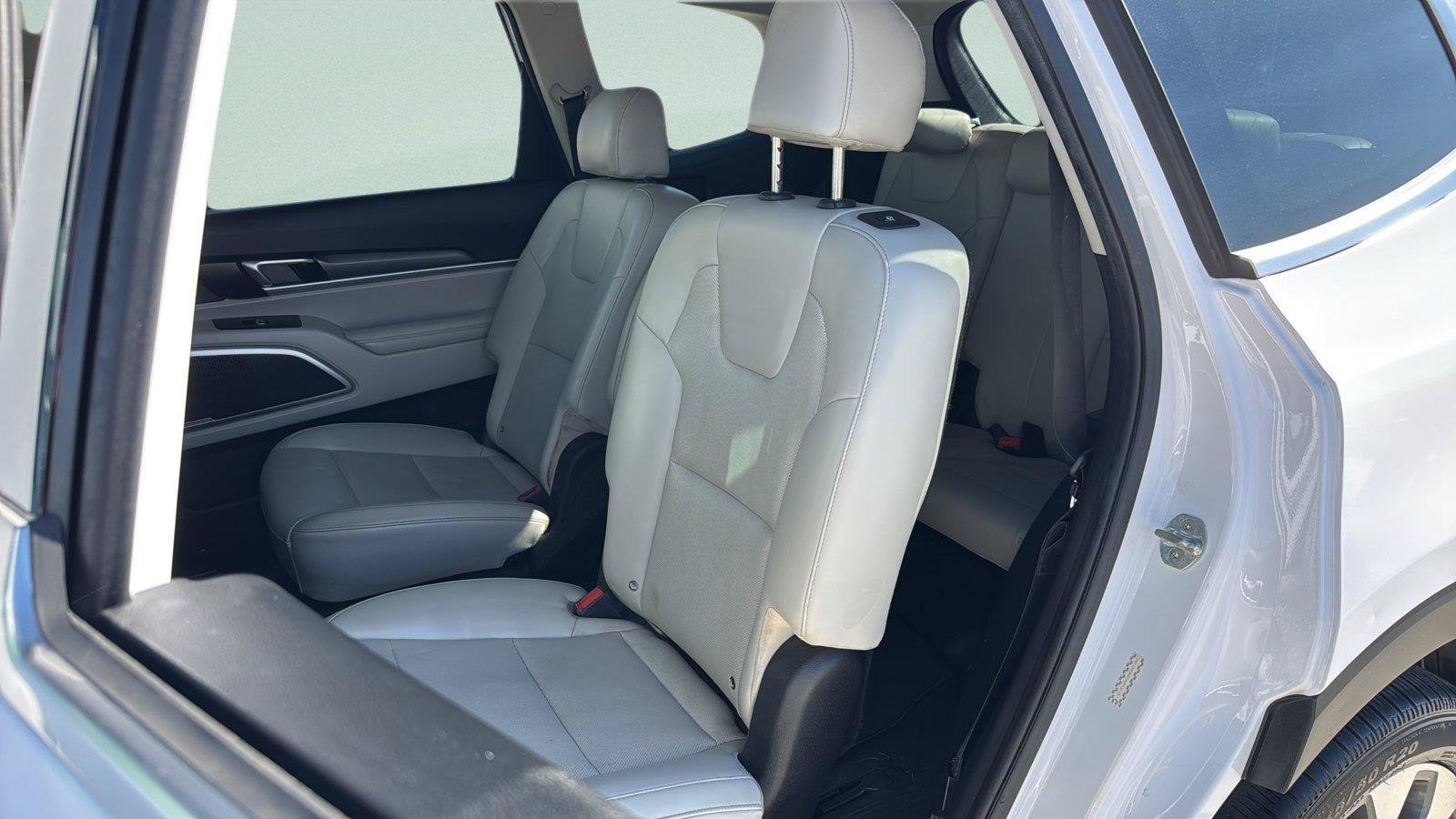 Used 2022 Kia Telluride S FWD image 25