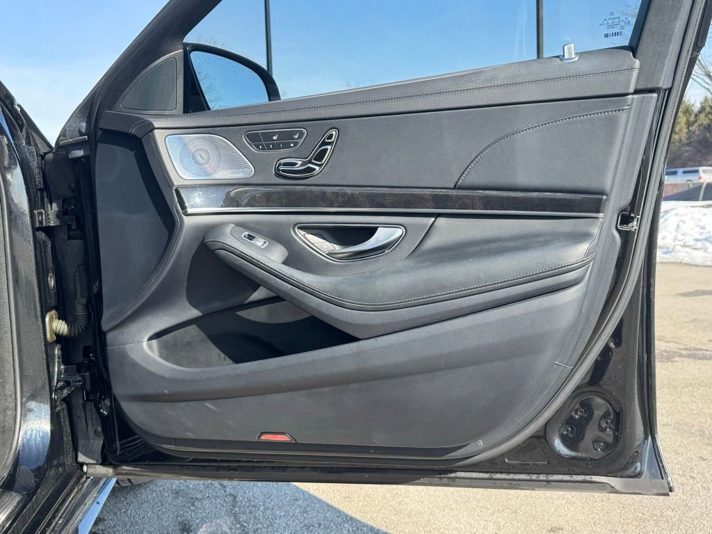 Used 2019 Mercedes-Benz S 560 4MATIC Sedan w/ AMG Line Exterior image 43