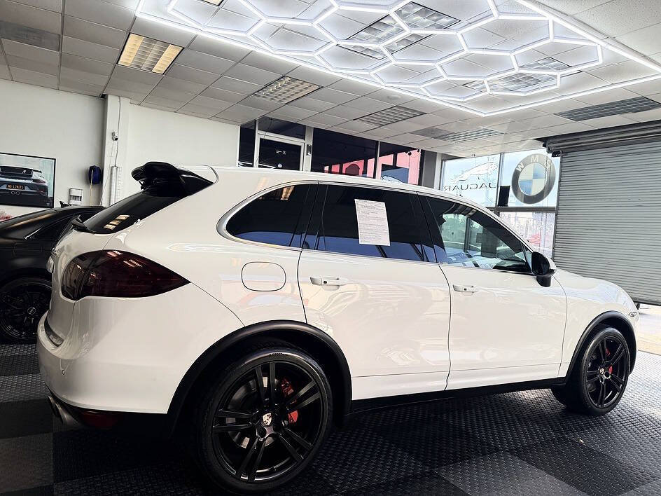 Used 2012 Porsche Cayenne Turbo AWD/4WD image 19
