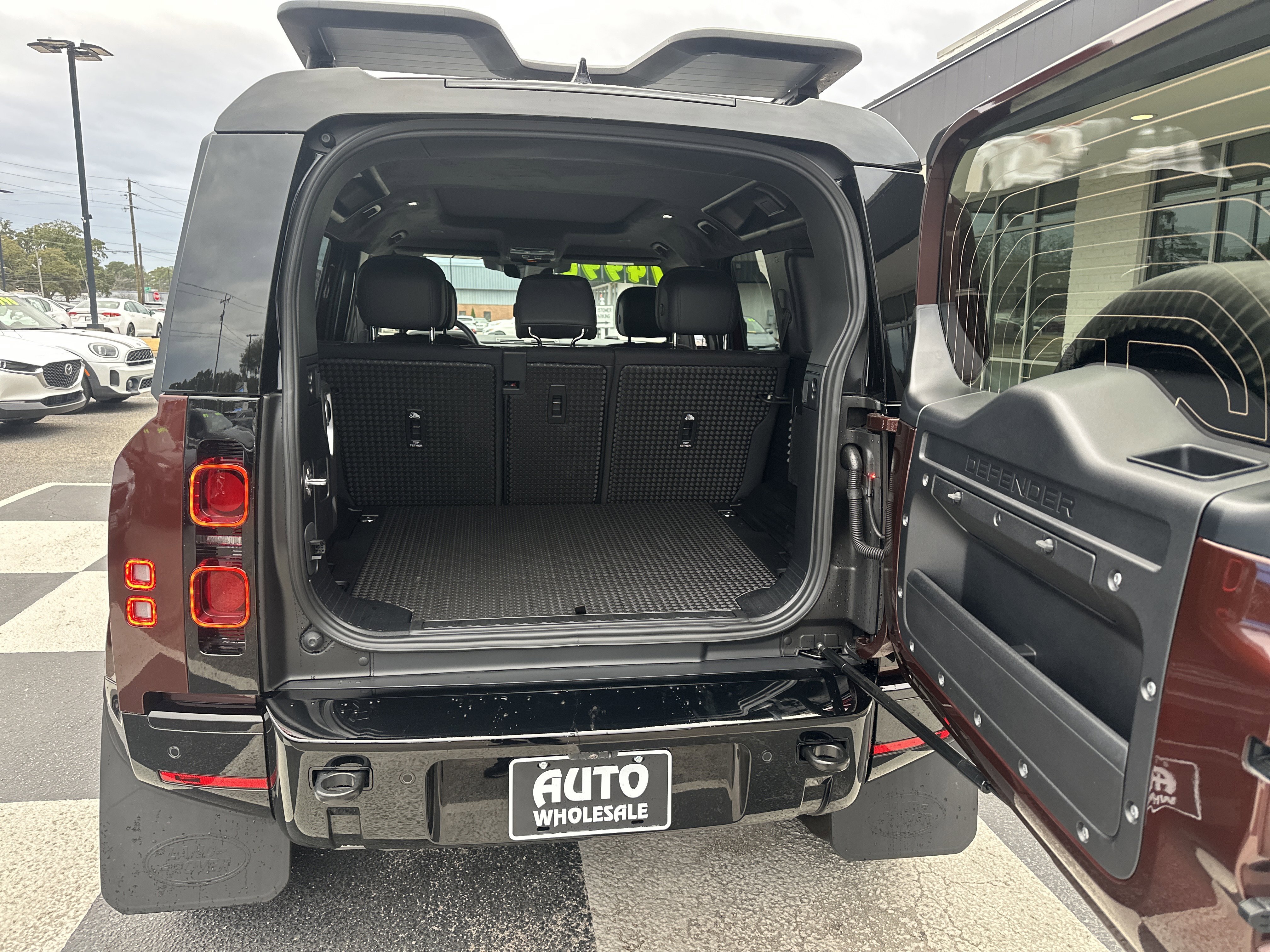 Used 2025 Land Rover Defender 110 Sedona Red Edition image 5