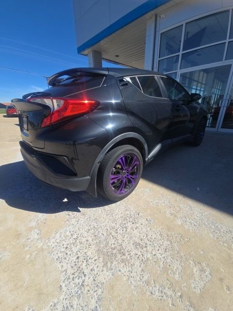 Used 2018 Toyota C-HR XLE image 6