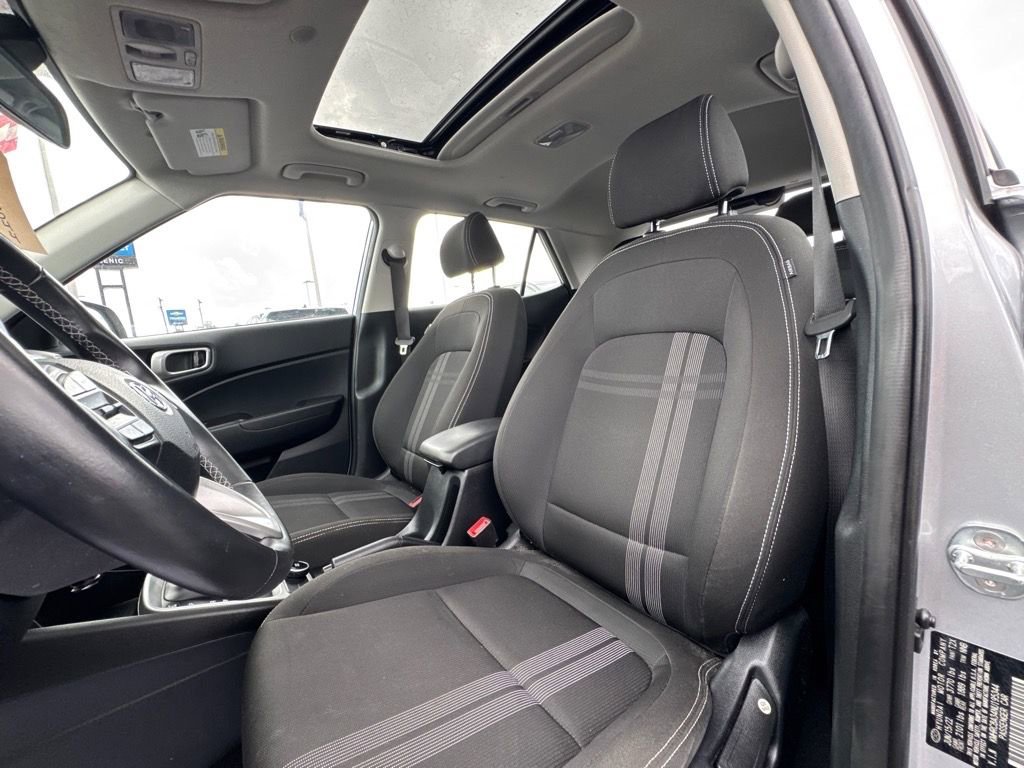 Used 2022 Hyundai Venue SEL w/ Cargo Package image 14