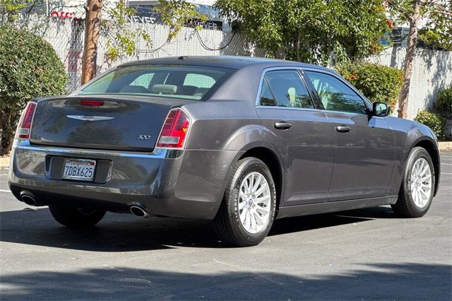Used 2014 Chrysler 300 image 4