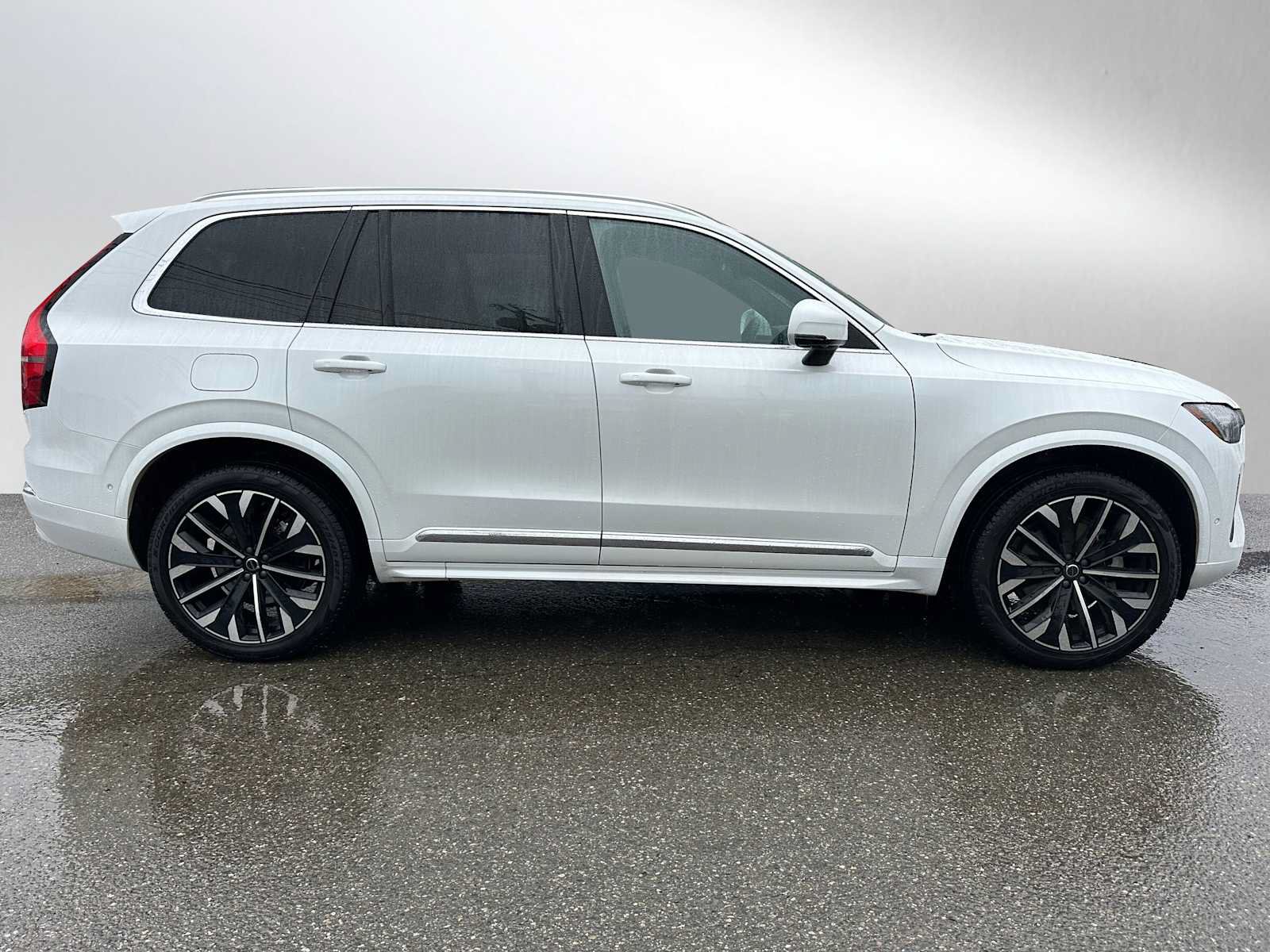Used 2025 Volvo XC90 B6 Plus w/ Protection Package Premier AWD/4WD image 2