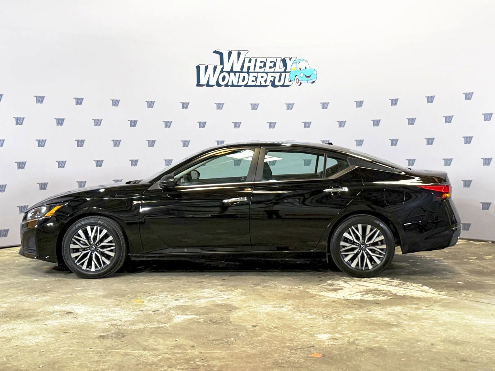 Used 2024 Nissan Altima 2.5 SV FWD image 6