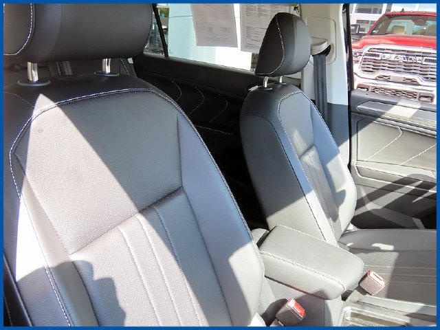 Used 2023 Volkswagen Tiguan SE AWD/4WD image 9