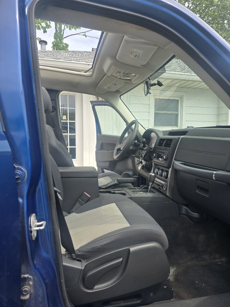 Used 2010 Jeep Liberty 4WD Sport image 34