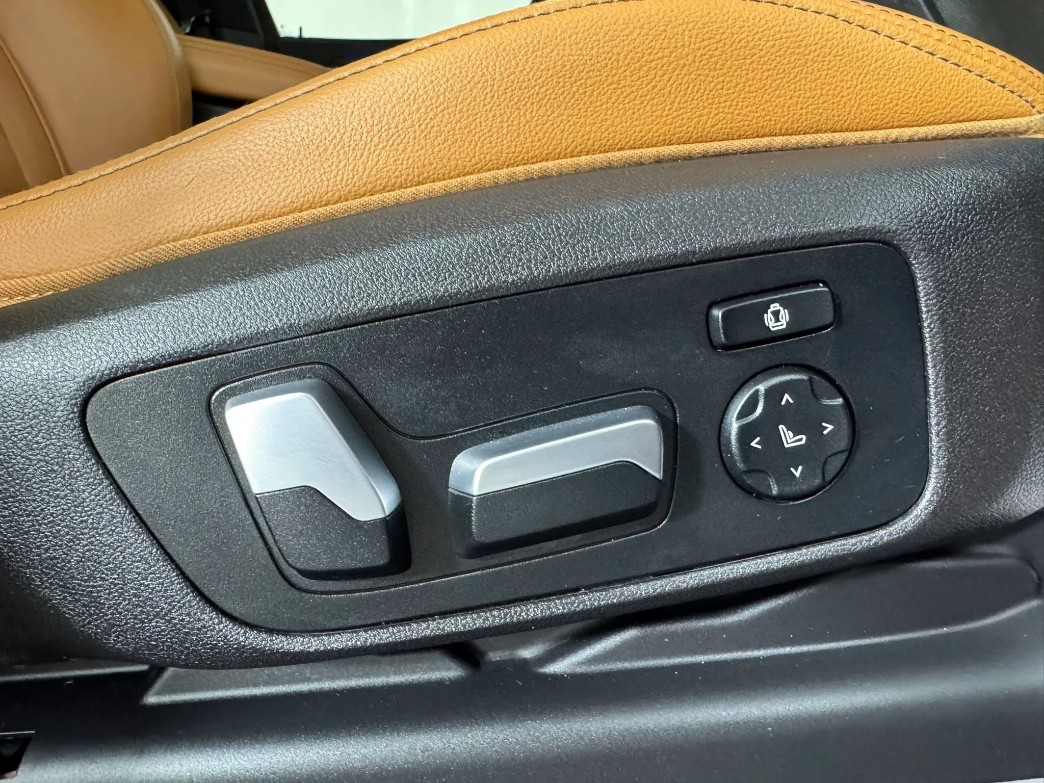 Used 2020 BMW X4 M40i w/ Executive Package AWD/4WD image 38