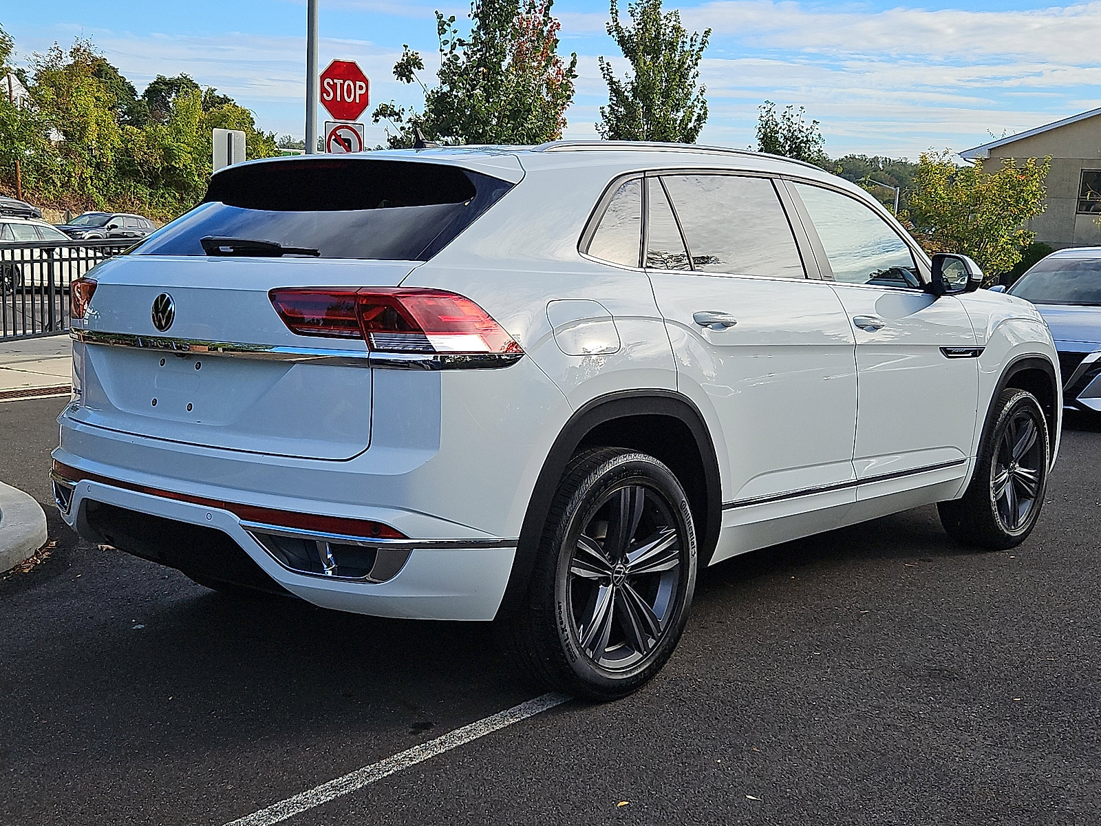 Used 2021 Volkswagen Atlas Cross Sport SE image 6