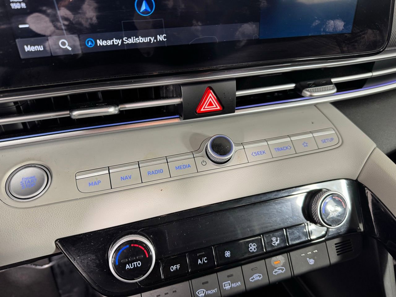 Used 2025 Hyundai Elantra Limited image 18