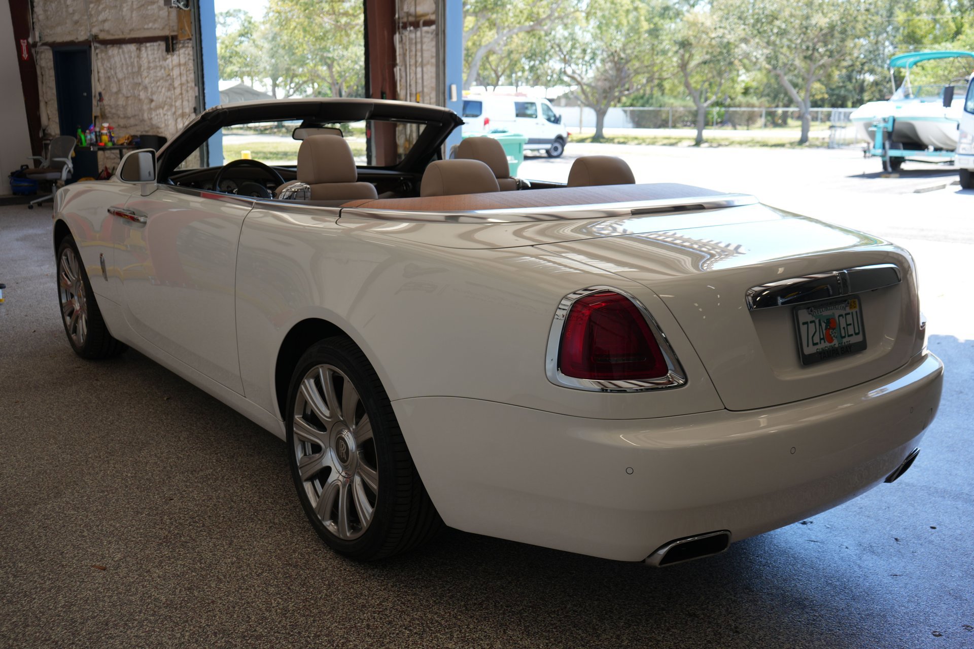 Used 2017 Rolls-Royce Dawn image 22