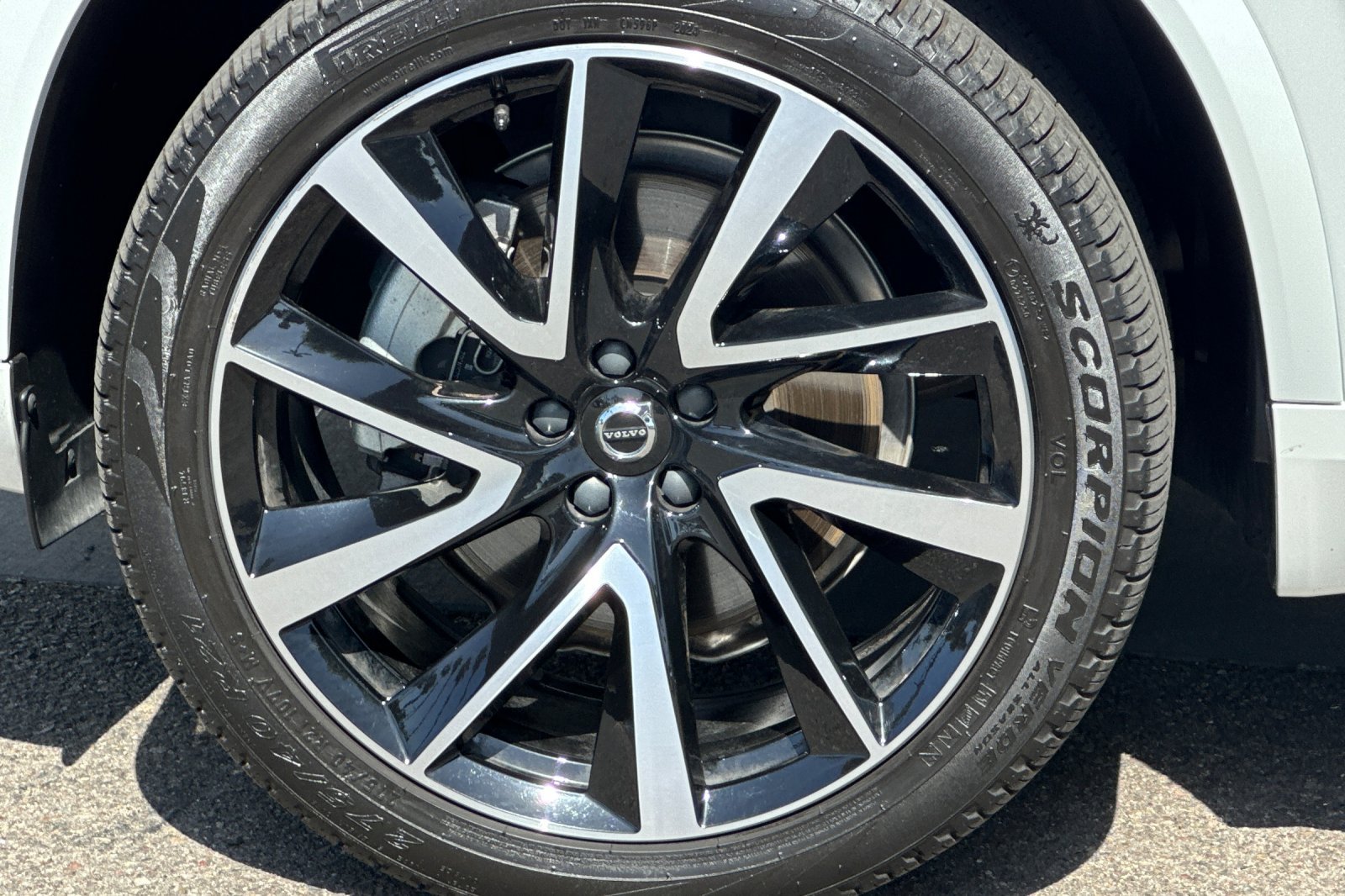 Certified 2025 Volvo XC90 B6 Plus w/ Protection Package Premier AWD/4WD image 36