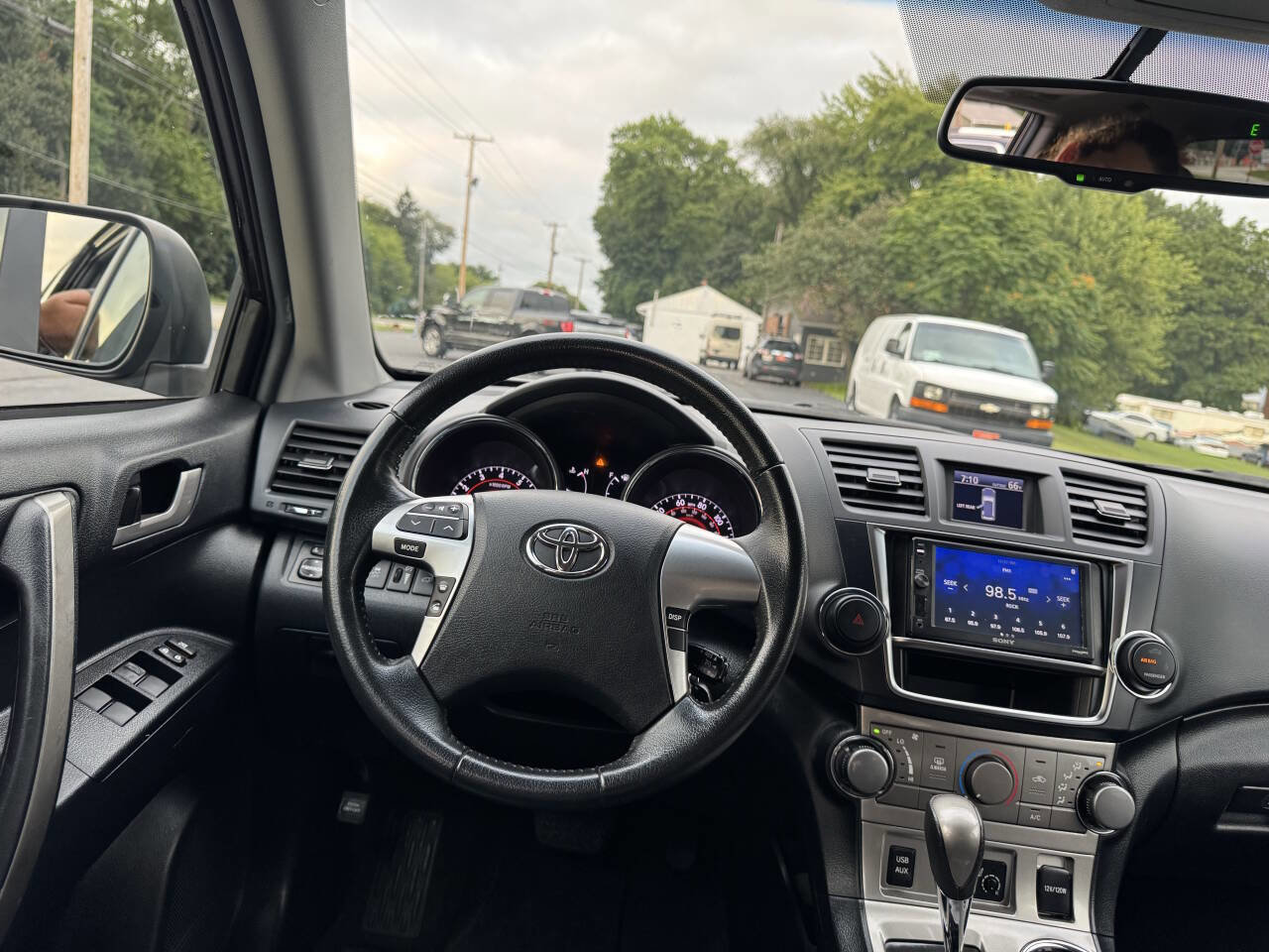 Used 2013 Toyota Highlander SE image 22