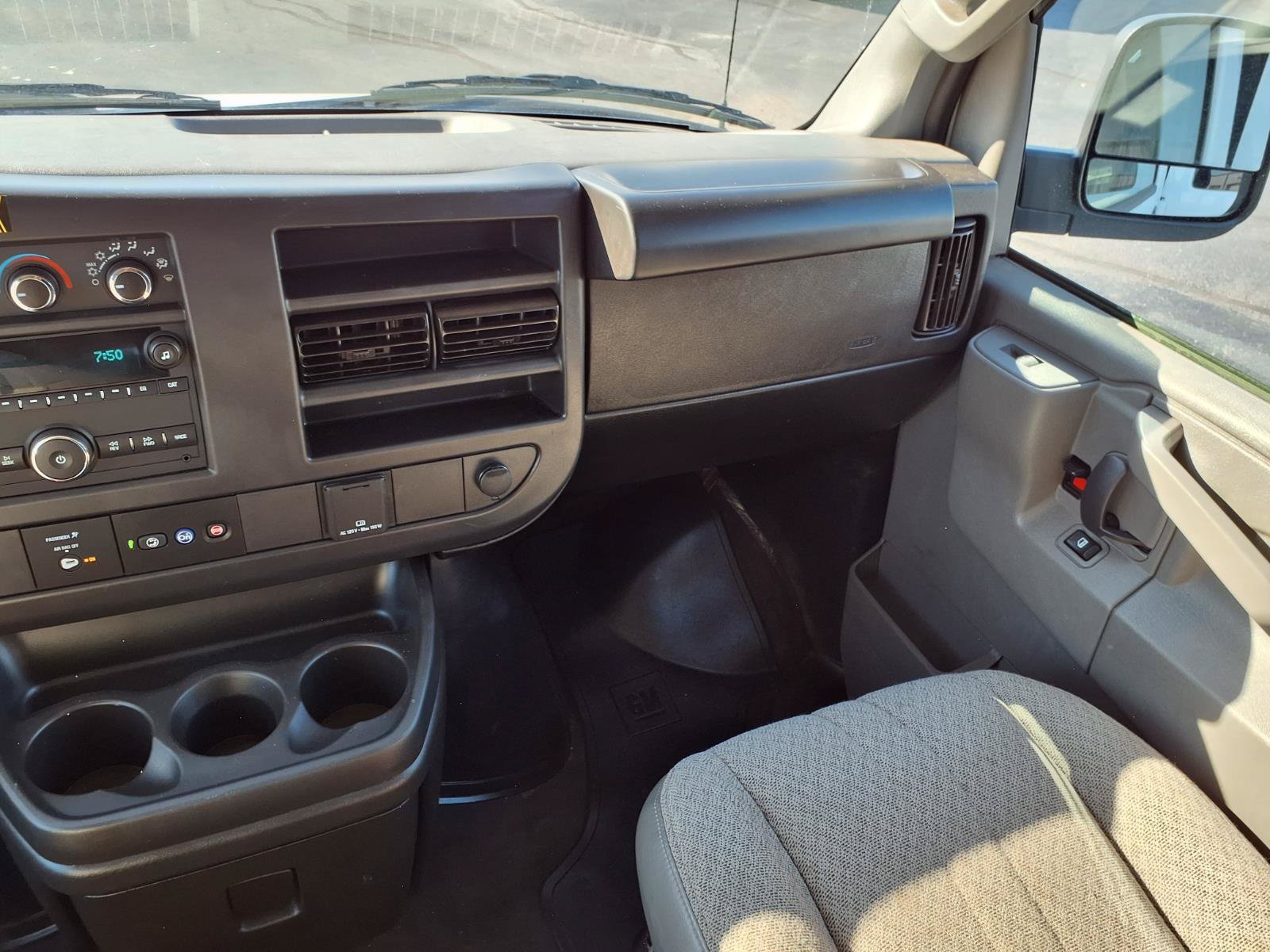 Used 2025 Chevrolet Express 3500 LS RWD image 3