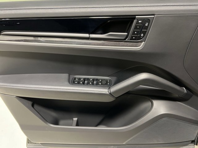 Used 2024 Porsche Cayenne Coupe image 29