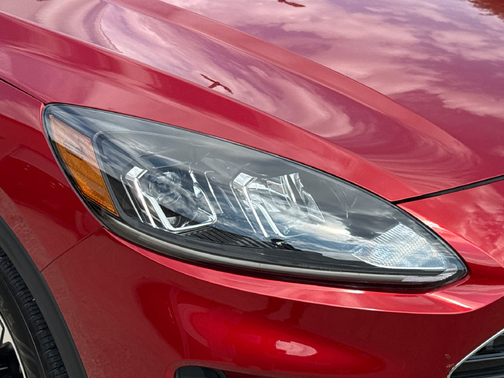 Used 2022 Ford Escape SE w/ SE Sport Appearance Package FWD image 4
