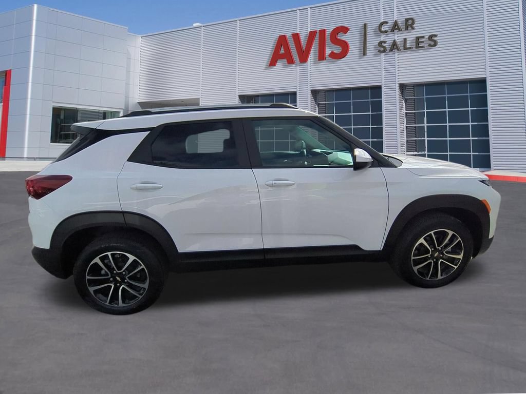 Used 2025 Chevrolet TrailBlazer LT AWD/4WD image 5