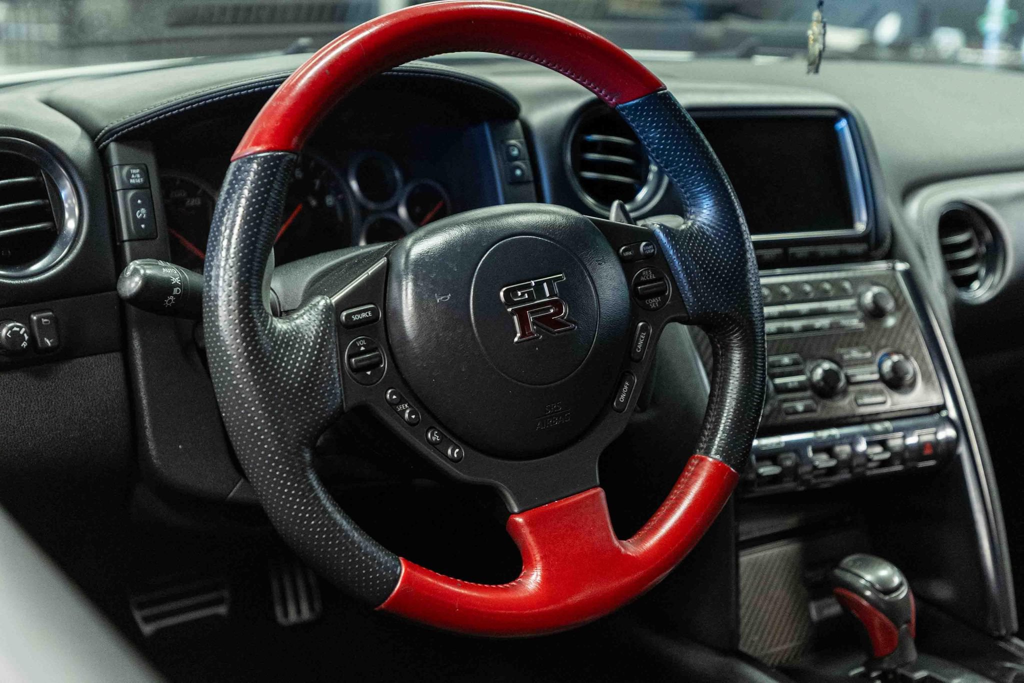 Used 2014 Nissan GT-R Black Edition AWD/4WD image 10
