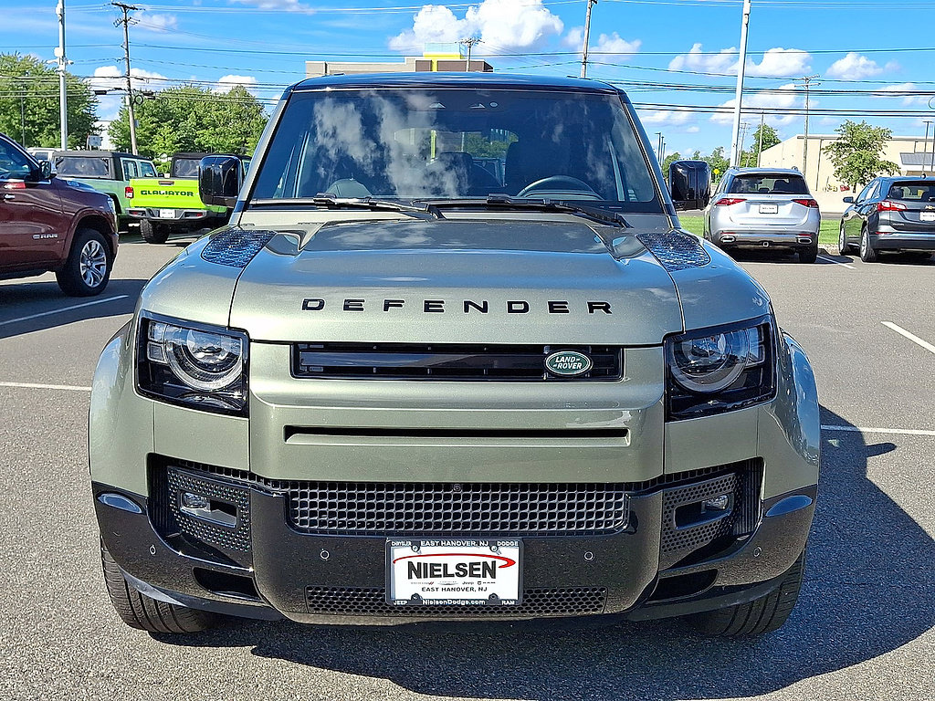Used 2025 Land Rover Defender 110 X-Dynamic SE AWD/4WD image 35