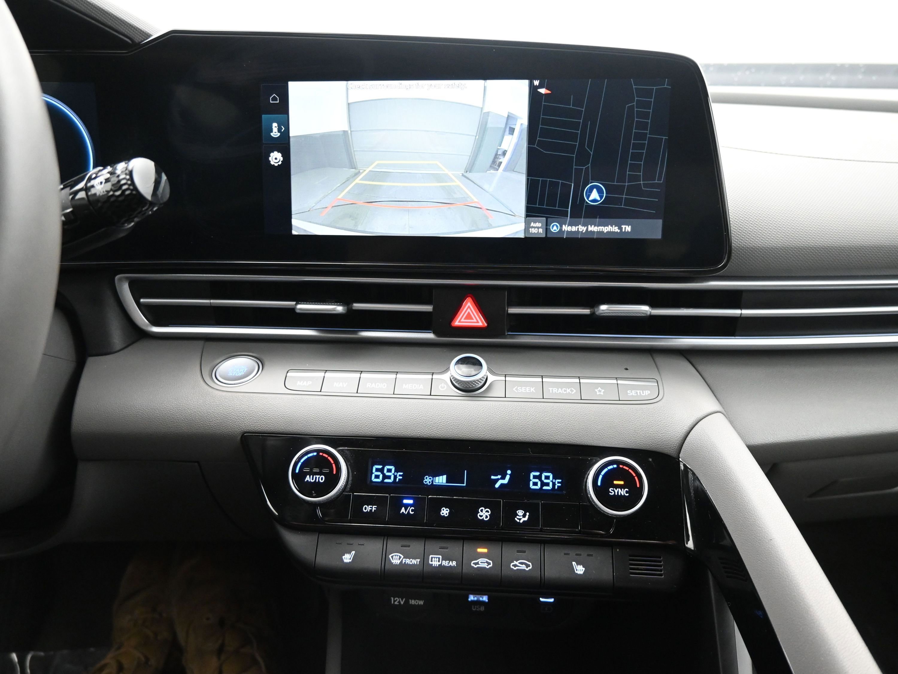 Used 2025 Hyundai Elantra SEL image 18