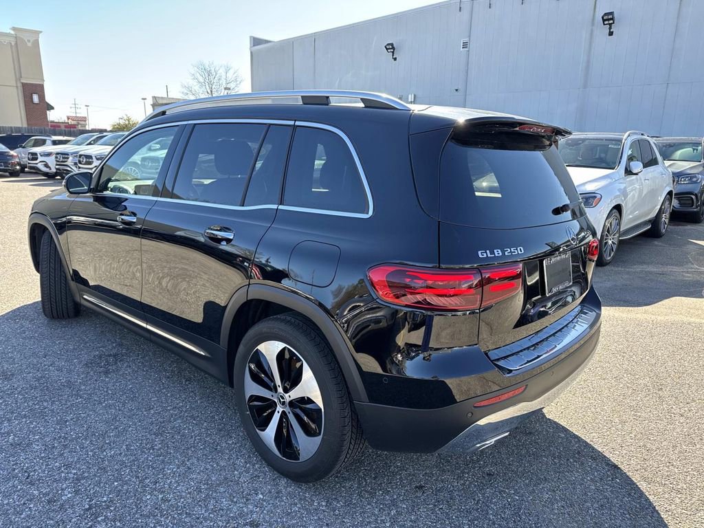 Used 2025 Mercedes-Benz GLB 250 image 5