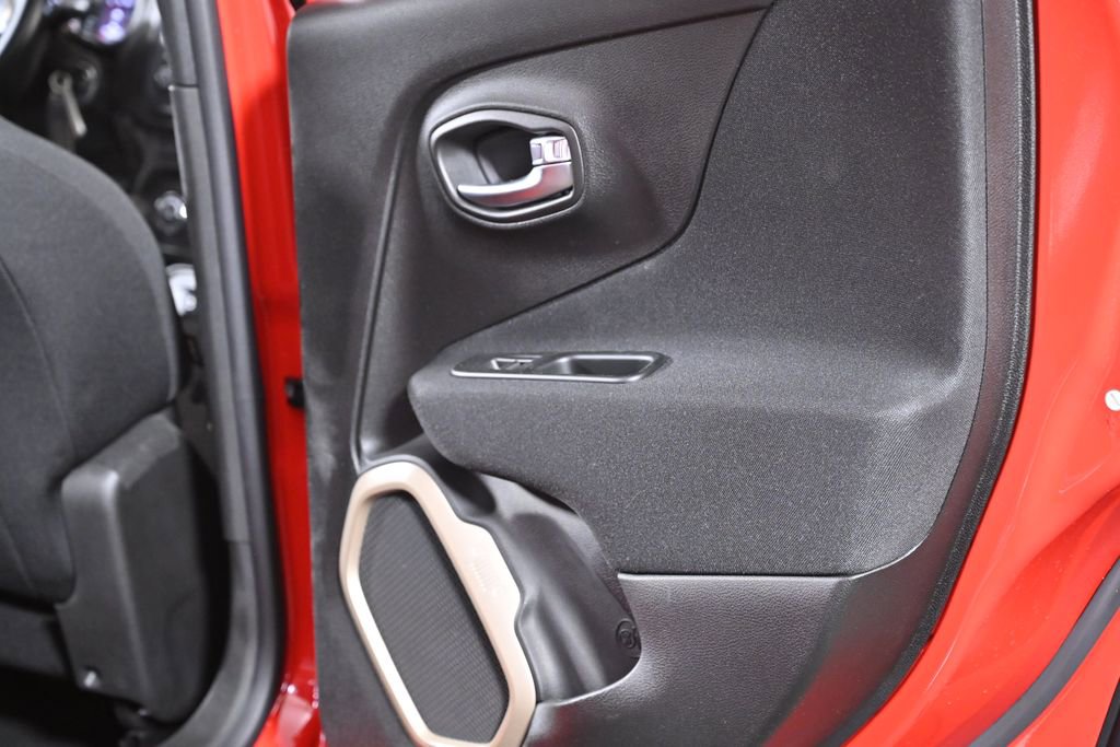 Used 2015 Jeep Renegade Latitude image 27