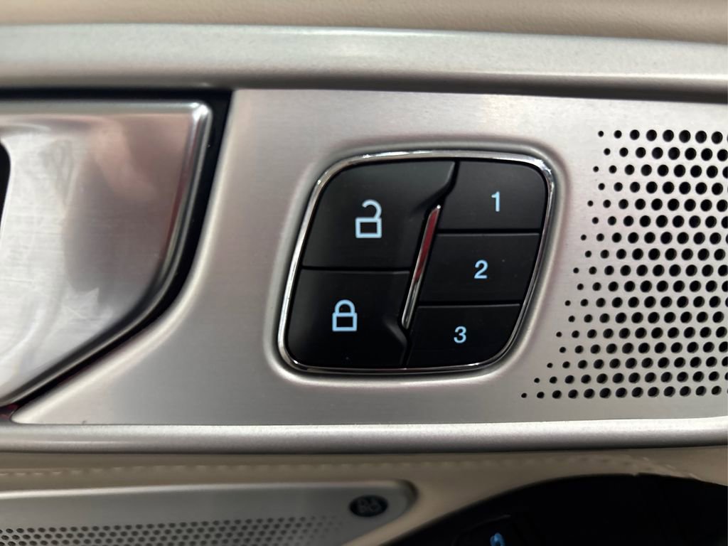 Used 2021 Ford Explorer Platinum w/ Equipment Group 601A image 27