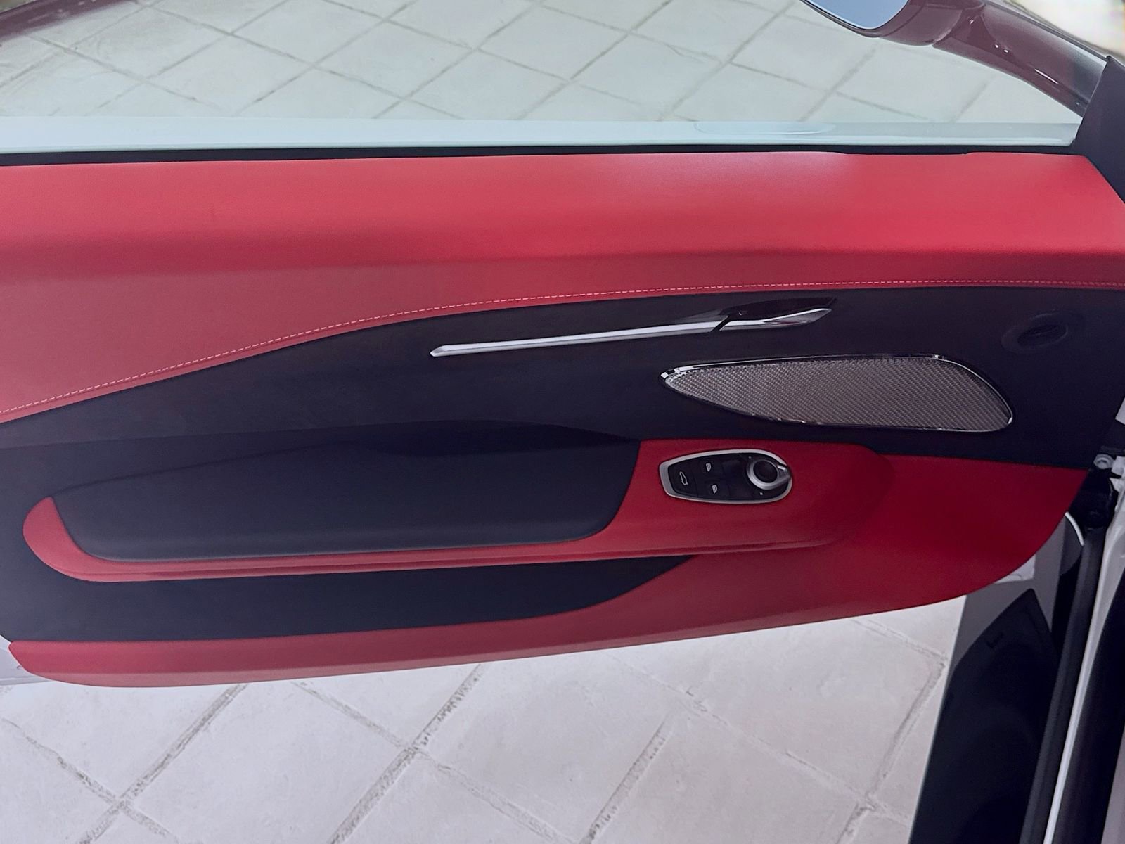 Used 2026 Aston Martin V8 Vantage S RWD image 15
