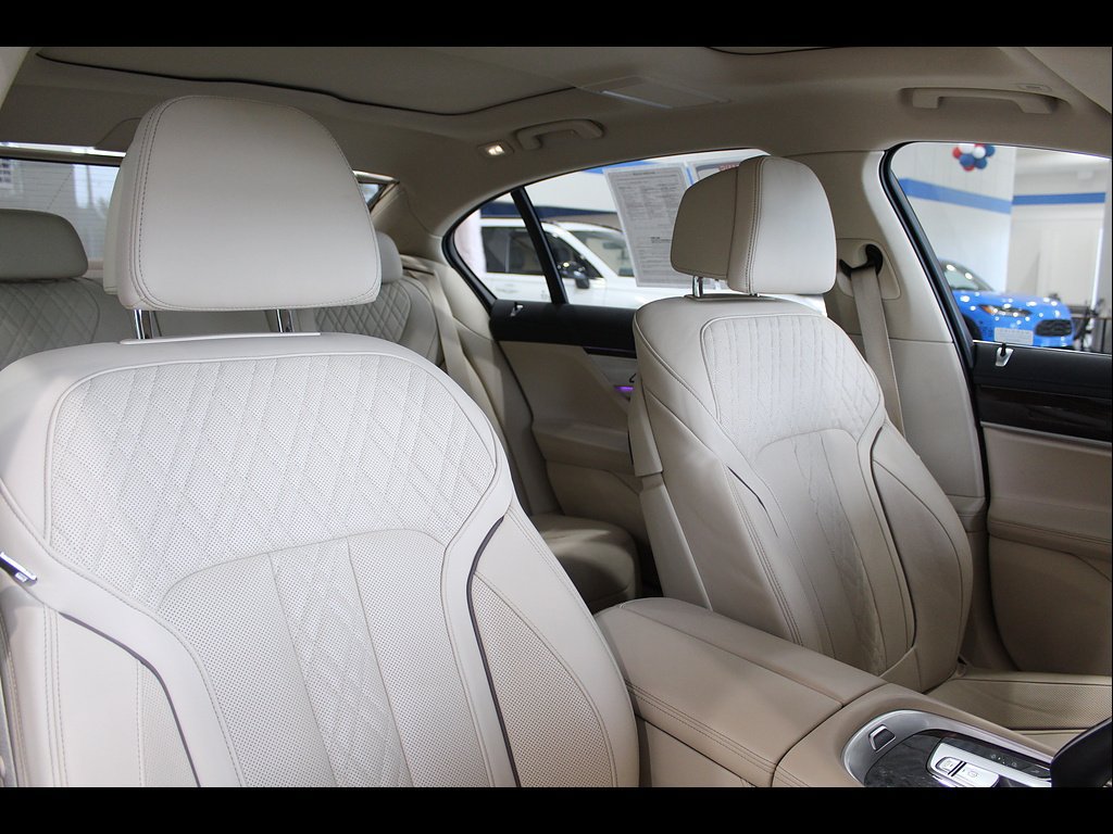 Used 2020 BMW 750i xDrive w/ Autobahn Package AWD/4WD image 19