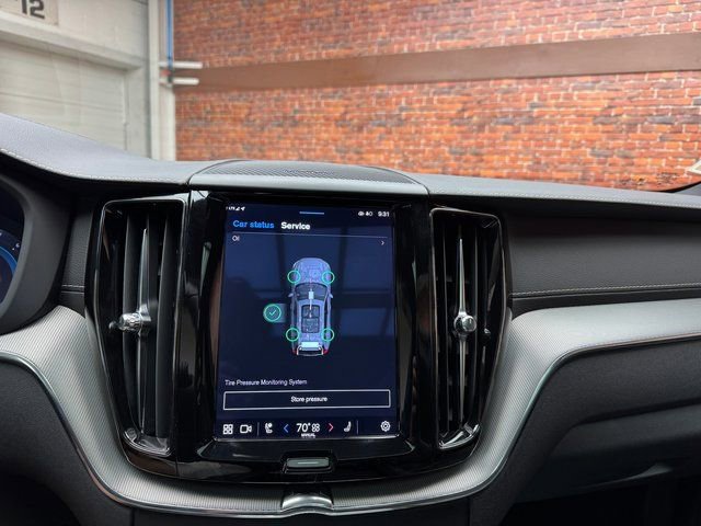 Used 2022 Volvo XC60 B6 R-Design image 18