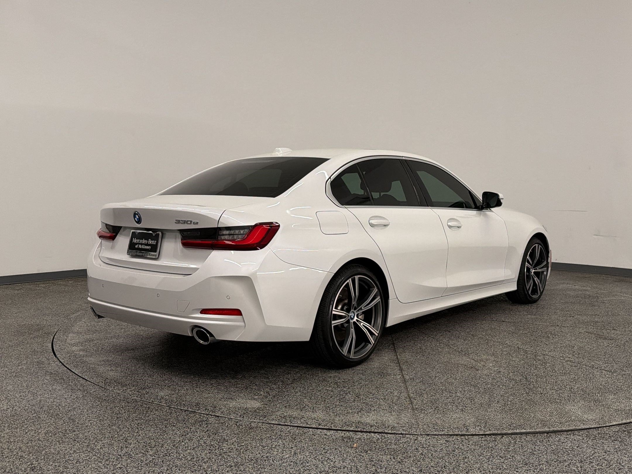 Used 2024 BMW 330e w/ Premium Package RWD image 8