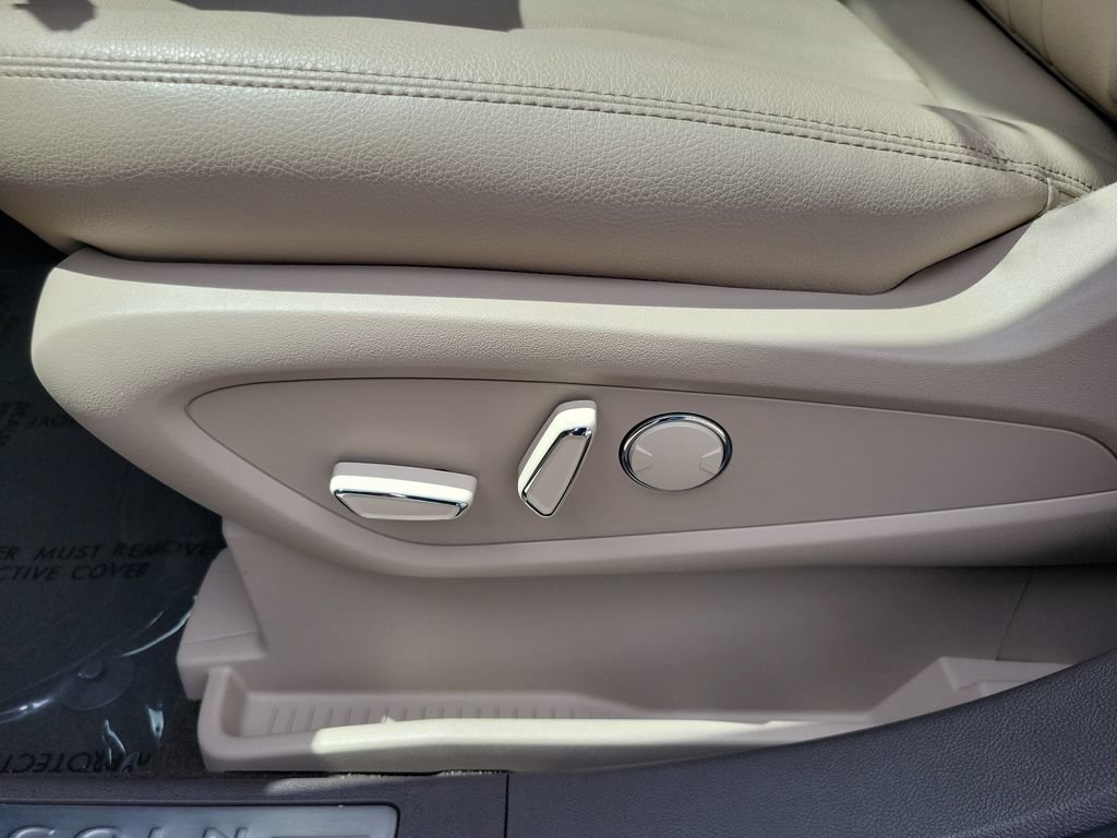 Certified 2023 Lincoln Nautilus FWD w/ Premium Package image 15