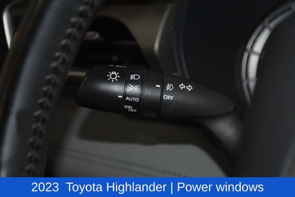 Used 2023 Toyota Highlander LE AWD/4WD image 10