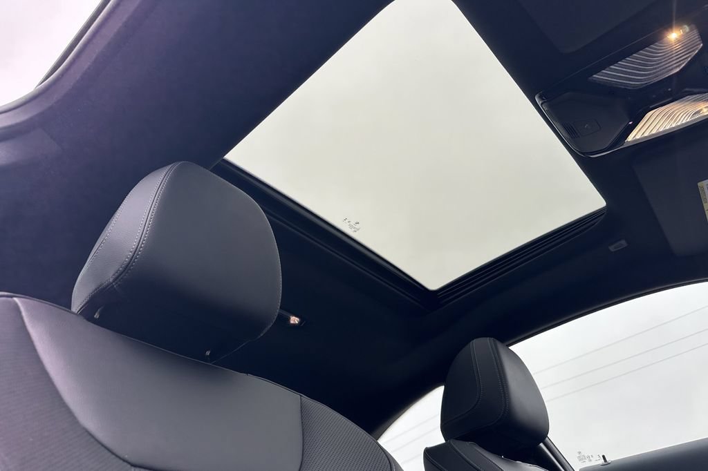 Used 2025 BMW M240i Coupe RWD image 17