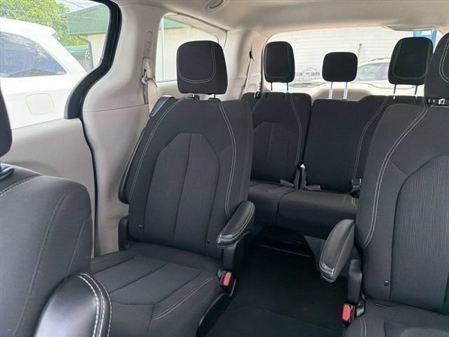Used 2023 Chrysler Voyager LX FWD image 12