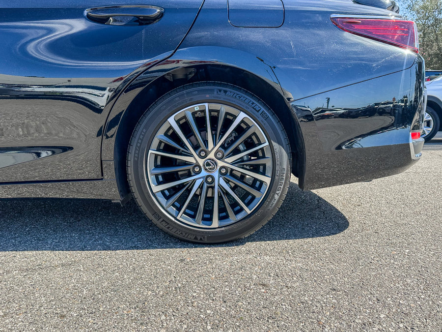 Used 2024 Lexus ES 300h w/ Premium Package FWD image 10
