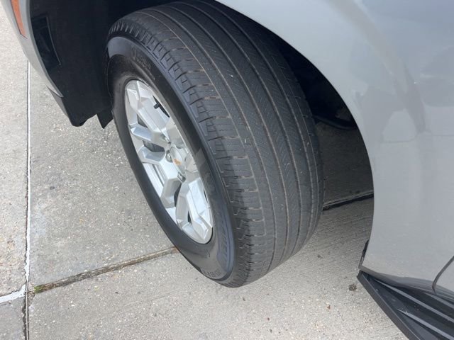 Used 2025 Chevrolet Suburban LT image 37