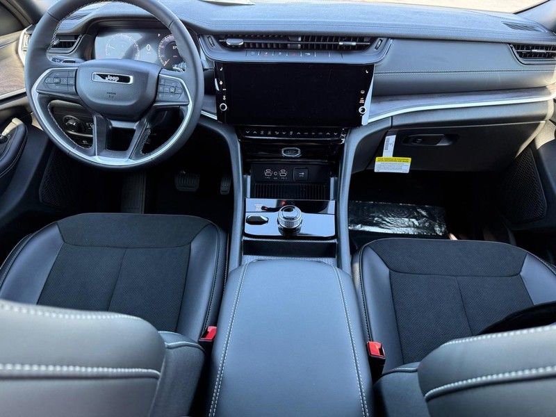 New 2026 Jeep Grand Cherokee Altitude image 6