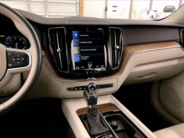Used 2019 Volvo XC60 T5 Momentum w/ Multimedia Package AWD/4WD image 6