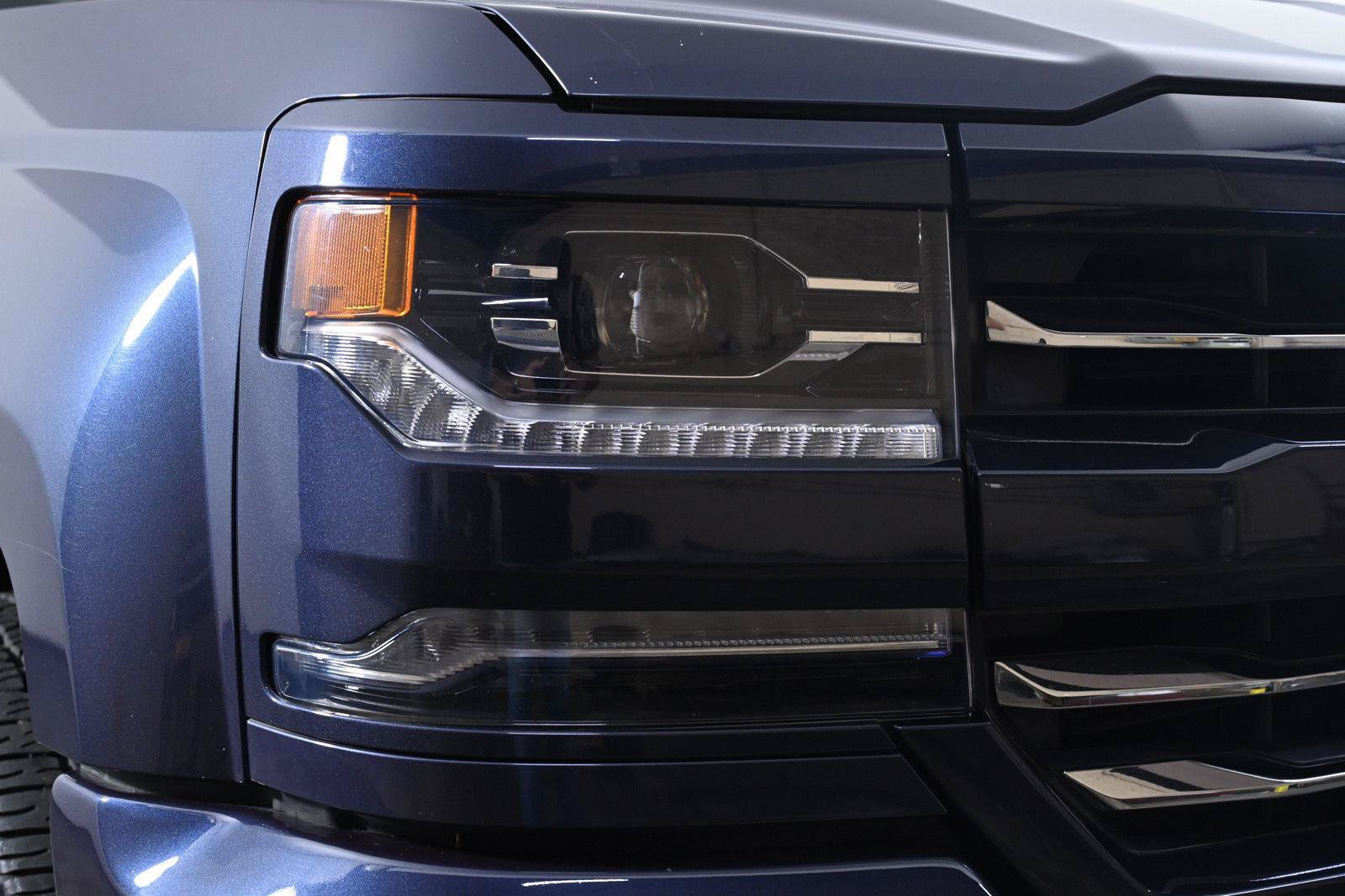 Used 2018 Chevrolet Silverado 1500 LTZ Z71 w/ Centennial Edition AWD/4WD image 9