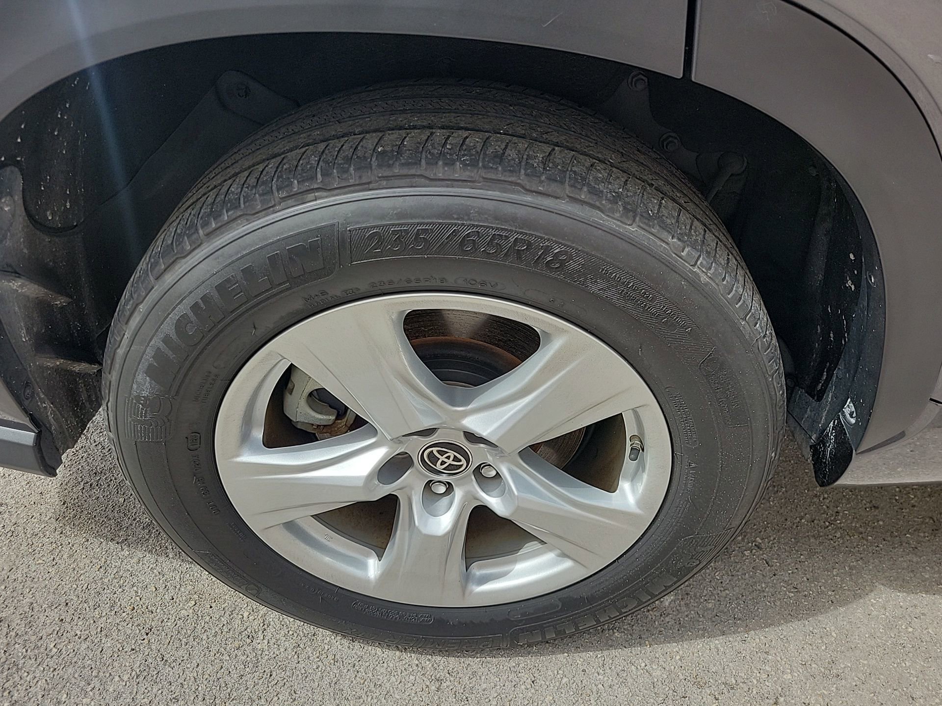 Used 2023 Toyota Highlander L image 9