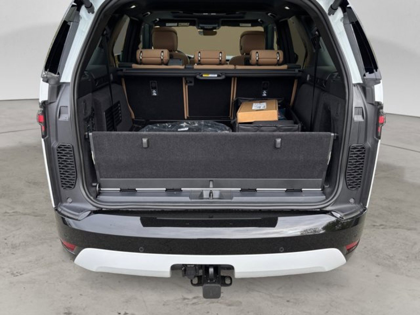 New 2025 Land Rover Discovery Dynamic SE image 19