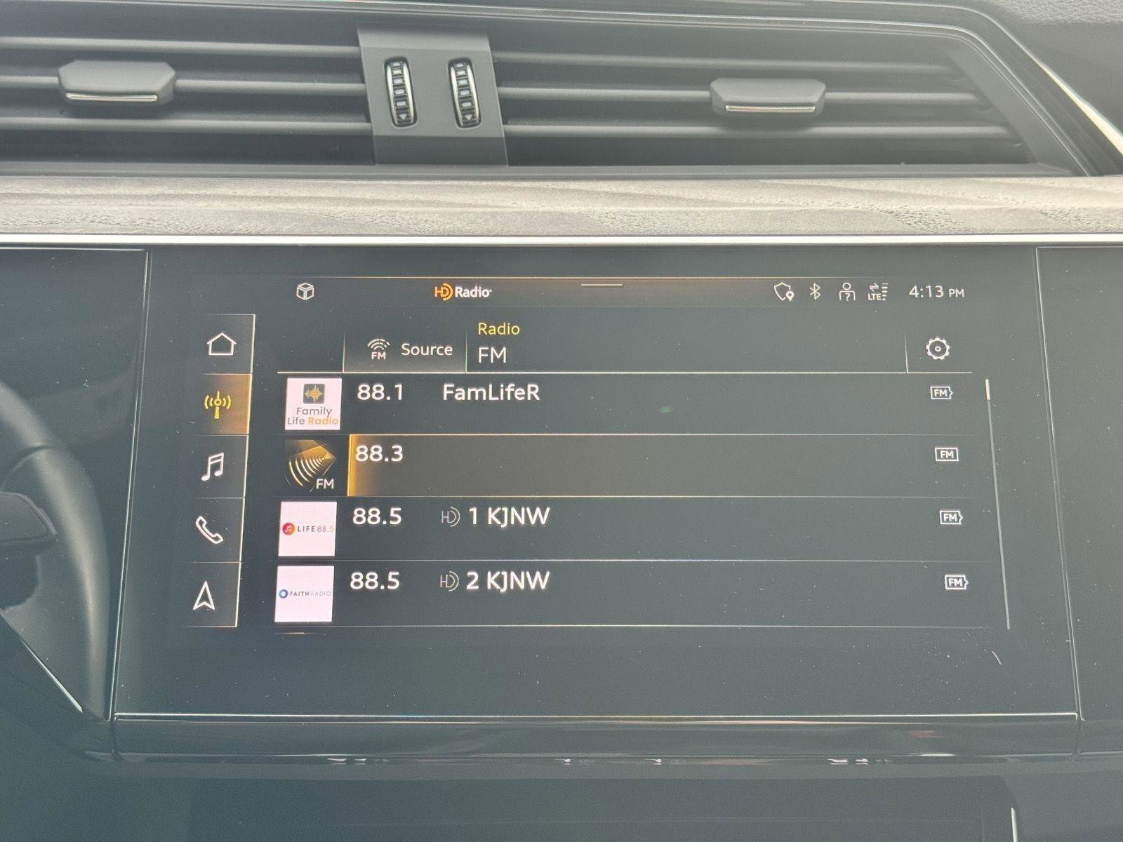 Used 2022 Audi e-tron Premium Plus image 15