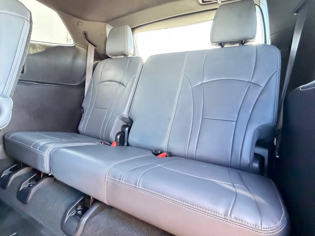 Used 2024 Buick Enclave Essence w/ Sport Touring Edition AWD/4WD image 24