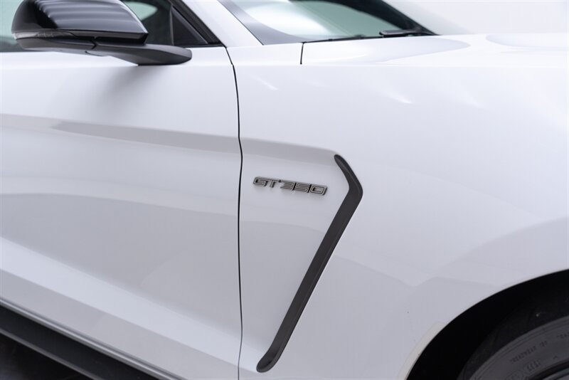 Used 2017 Ford Mustang Shelby GT350R w/ GT350R Equipment Group 920A RWD image 27