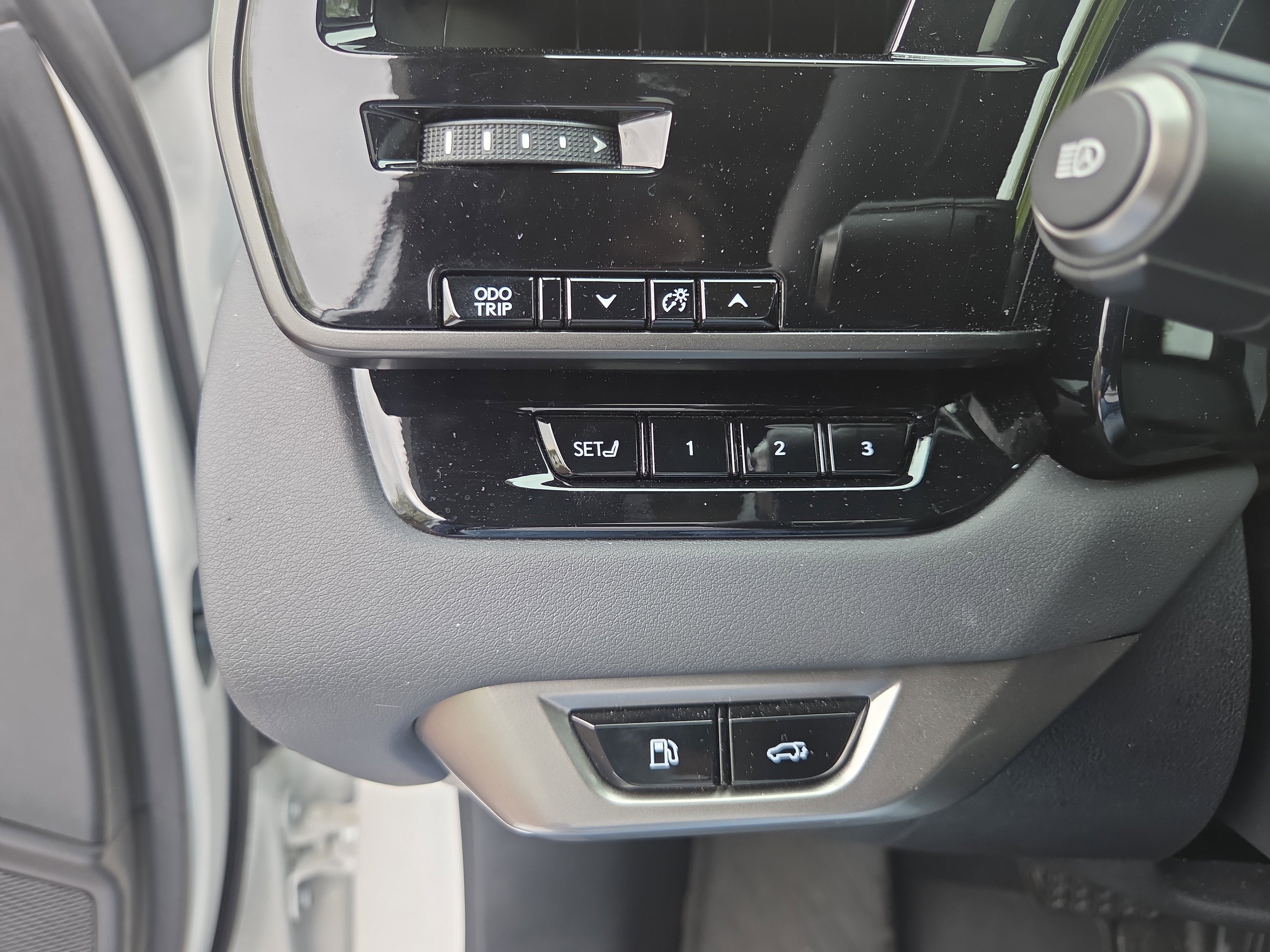 Used 2023 Lexus RX 350 Premium w/ Accessory Package AWD/4WD image 31