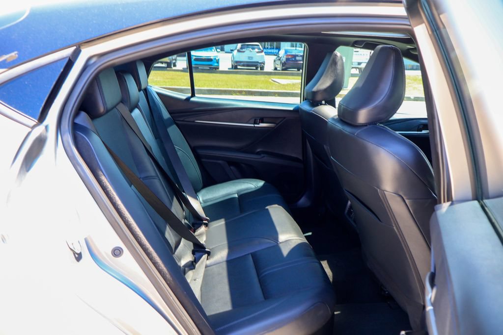 Used 2025 Toyota Camry XSE FWD image 12