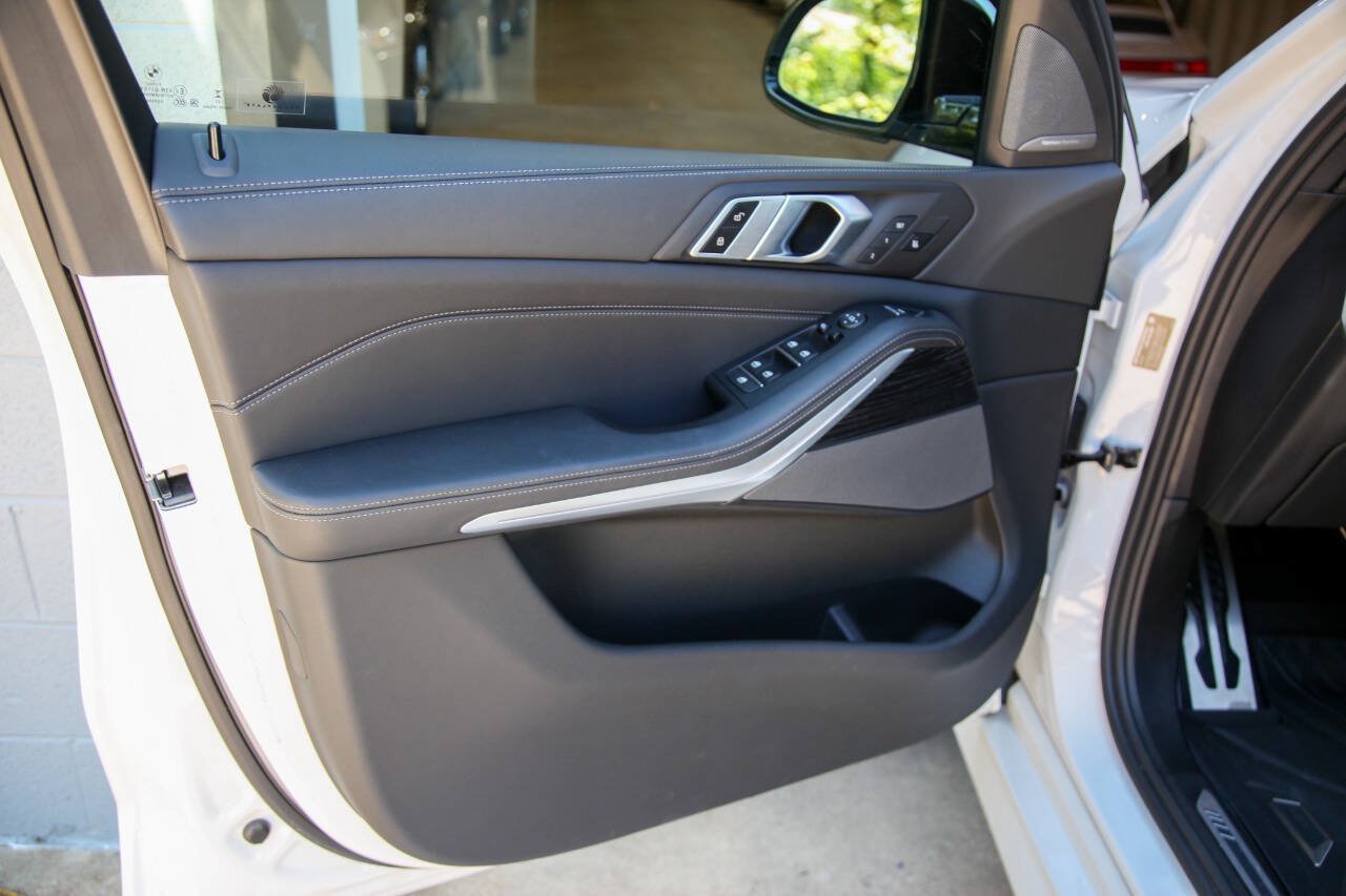 Used 2024 BMW X5 sDrive40i w/ M Sport Package RWD image 41