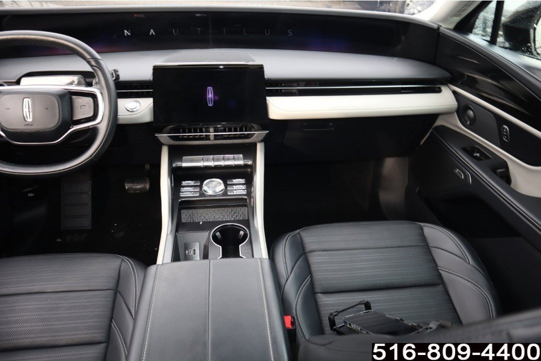 Used 2025 Lincoln Nautilus Reserve image 15